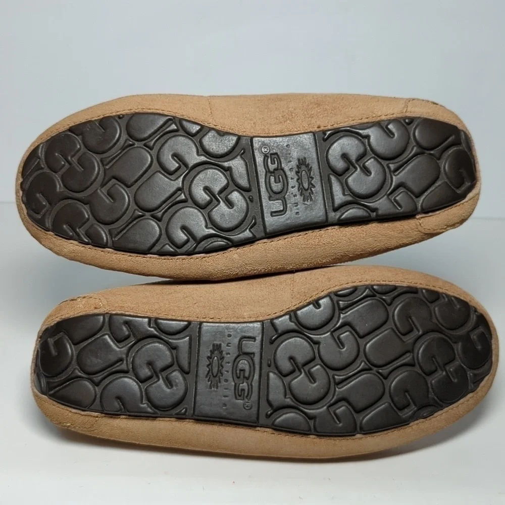 UGG Dakota suede sheepskin moccasin slippers woman's size 6 EU 37